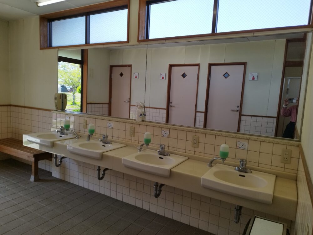 吉井竜天オートキャンプ場　トイレの手洗い場