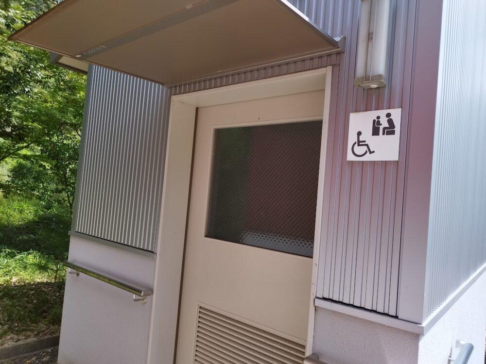 亀島キャンプ場　多目的トイレ